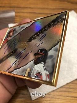 2020 Gold Label Mike Topps Truite Ronald Acuna Jr. Double Framed Auto 4/5. Chaud