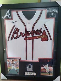 Maillot encadré des Braves de DANSBY SWANSON avec carte signée et certificat d'authenticité